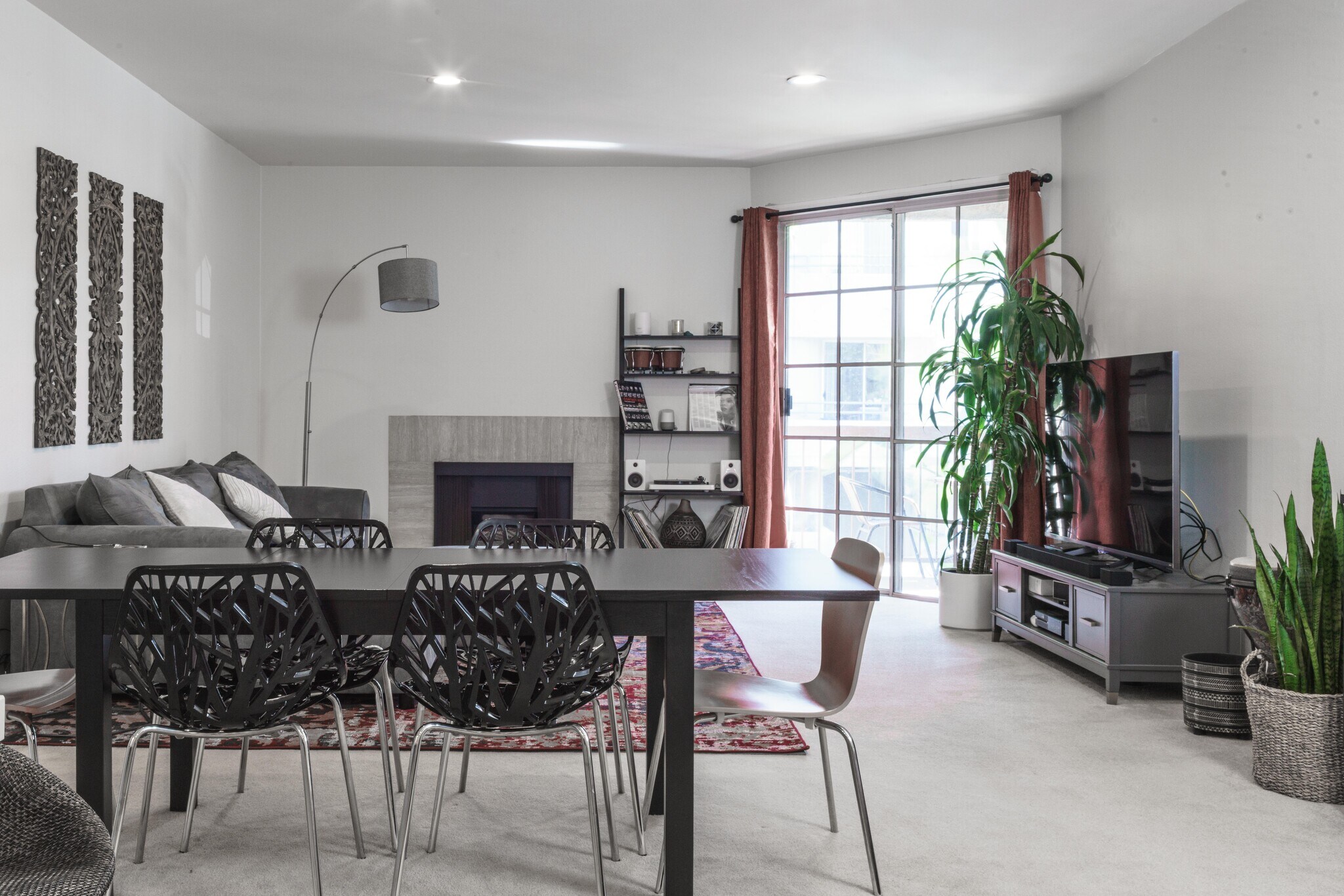 Large Living Room with fireplace with Balcony 1 access - 10021 Tabor Street