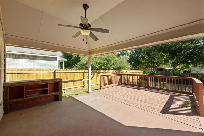 Building Photo - 10409 Yellowstone Dr