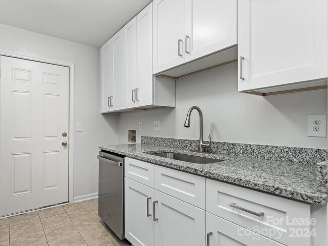 Building Photo - 2611 Holton Ave