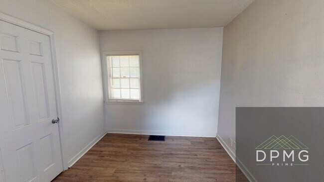 Building Photo - 314 E Hillsdale St