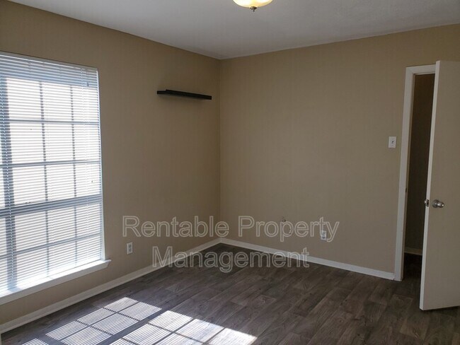 Building Photo - 4132 Cole Ave
