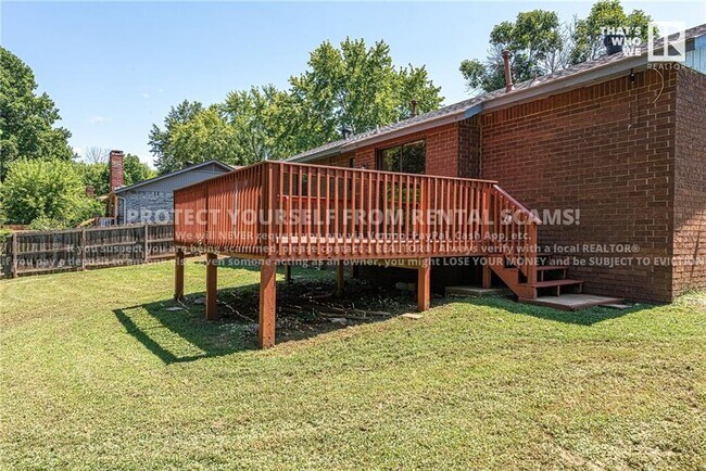 Building Photo - 424 E Malinda Dr