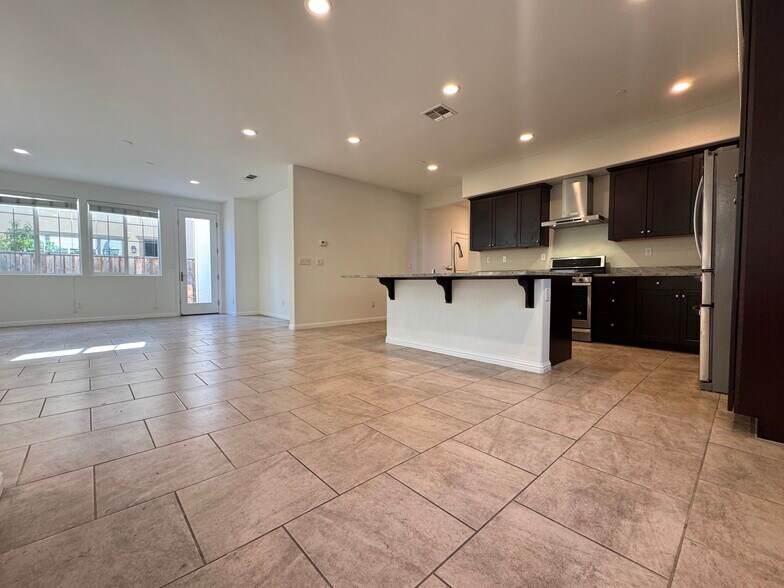 Building Photo - 2616 Admiral Cir