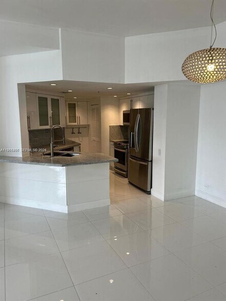 Building Photo - 701 Brickell Key Blvd