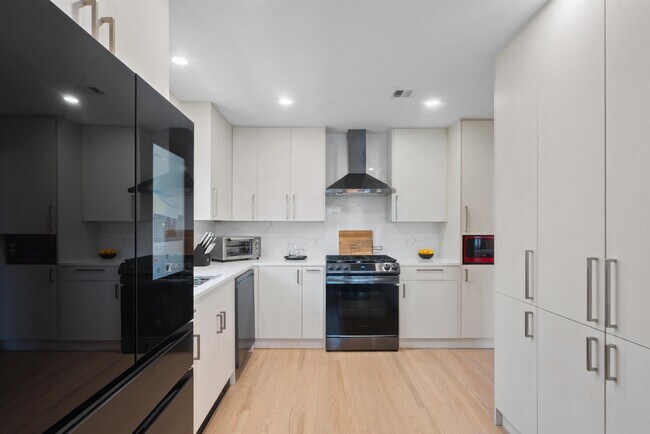 Building Photo - 809 2nd St