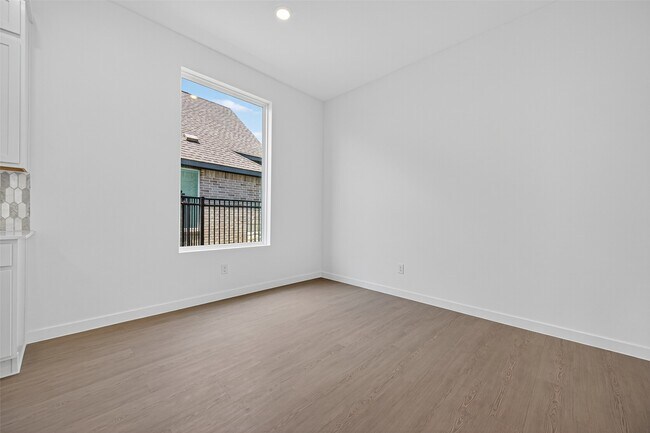 Building Photo - 27423 Sunterra Village Dr
