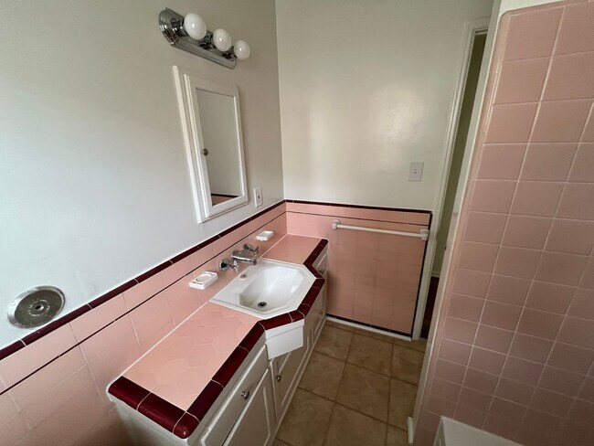 Building Photo - 4254/56/58 Jacinto Way