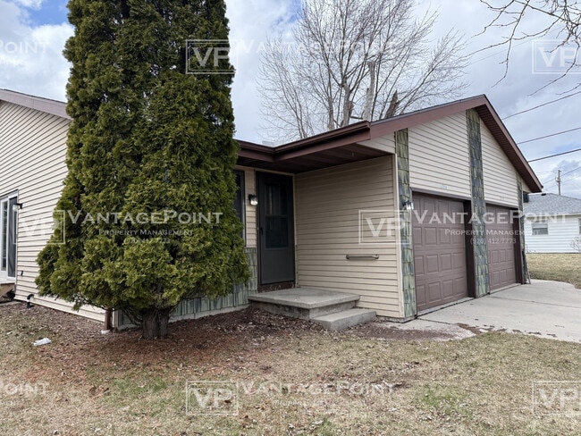 Building Photo - 2719 N Locust St