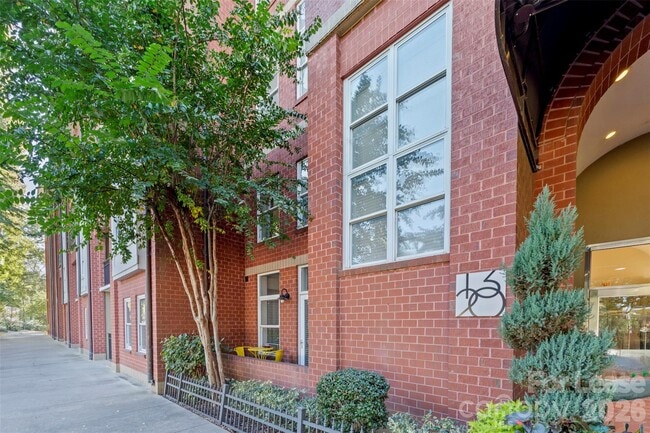 Building Photo - 1320 Fillmore Ave