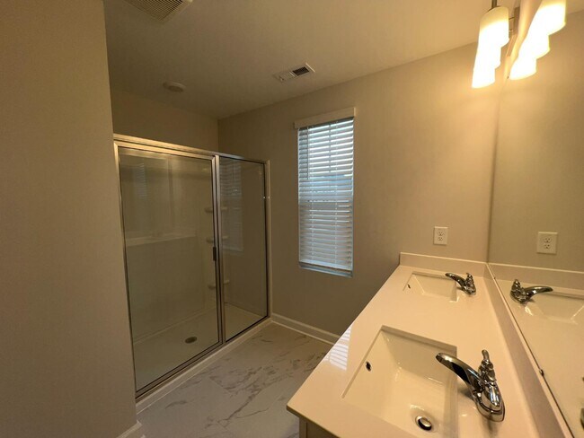 Building Photo - 35 Village Edge Dr