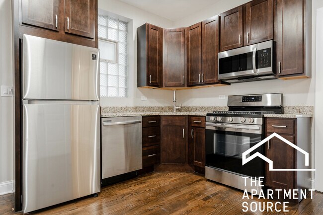 Primary Photo - 2031 W Moffat St