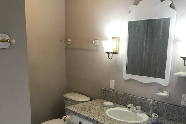 bathroom - 1638 Greenwood Ave