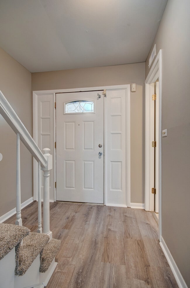 Building Photo - 304 Walnut Cir