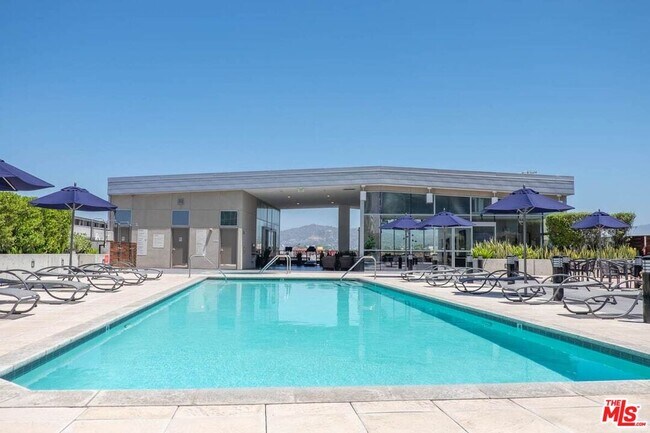 Building Photo - 3785 Wilshire Blvd