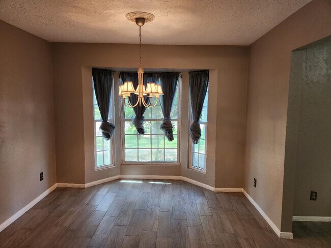 Building Photo - 2322 Deer Valley Dr