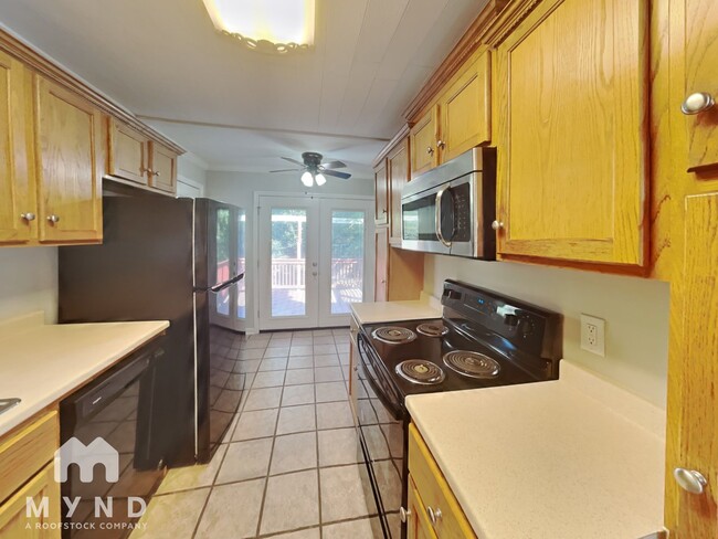 Building Photo - 3021 Watts Dr