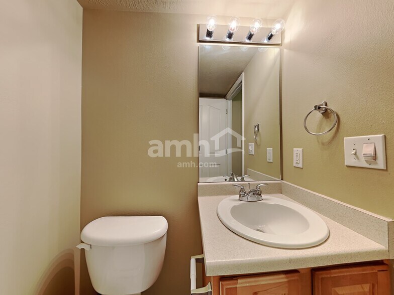 Building Photo - 4482 Heritage Dr