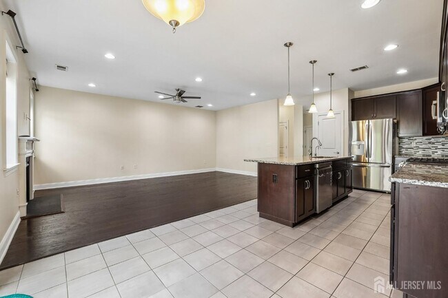 Building Photo - 166 Savoth Ln