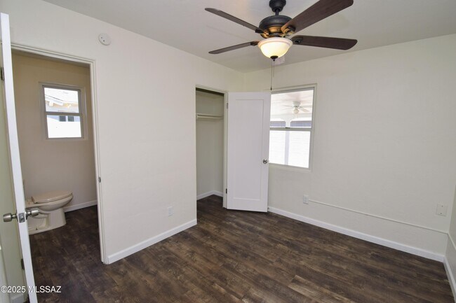 Building Photo - 4233 E Lester St