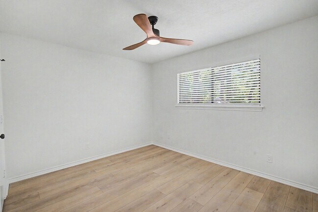 Building Photo - 34 Brushwood Ct