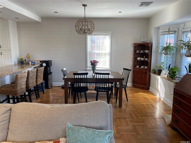 Building Photo - 530 W Olive St