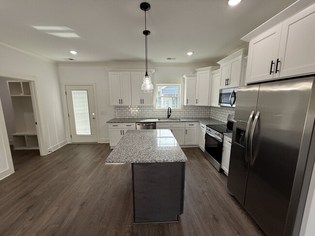 Building Photo - 1009 W Main St