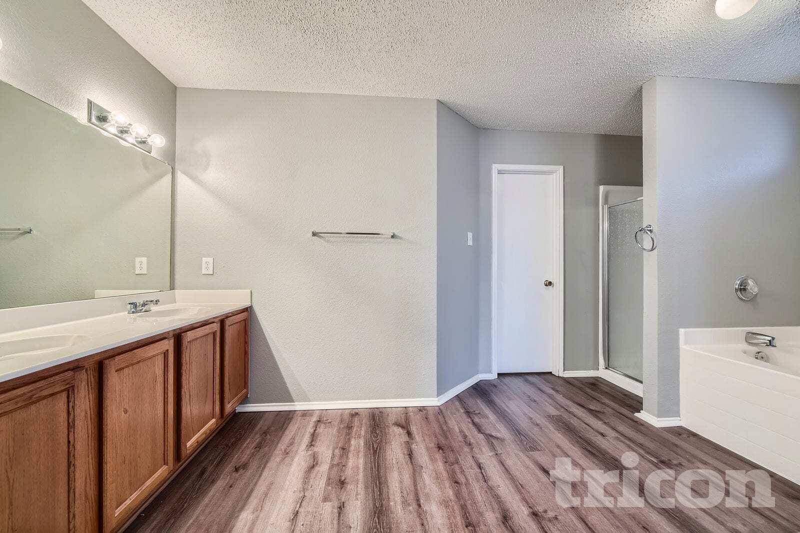 Building Photo - 3040 Clemente Dr