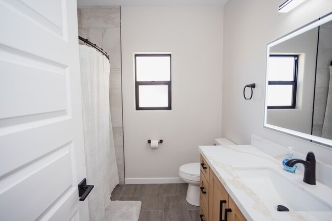 Building Photo - VR - 881 Pueblo Dr