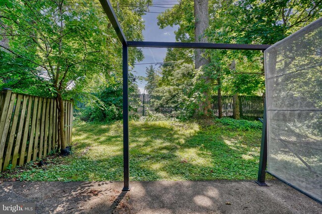 Building Photo - 7304 Park Village Ct