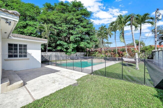 Building Photo - 5781 SW 25th St