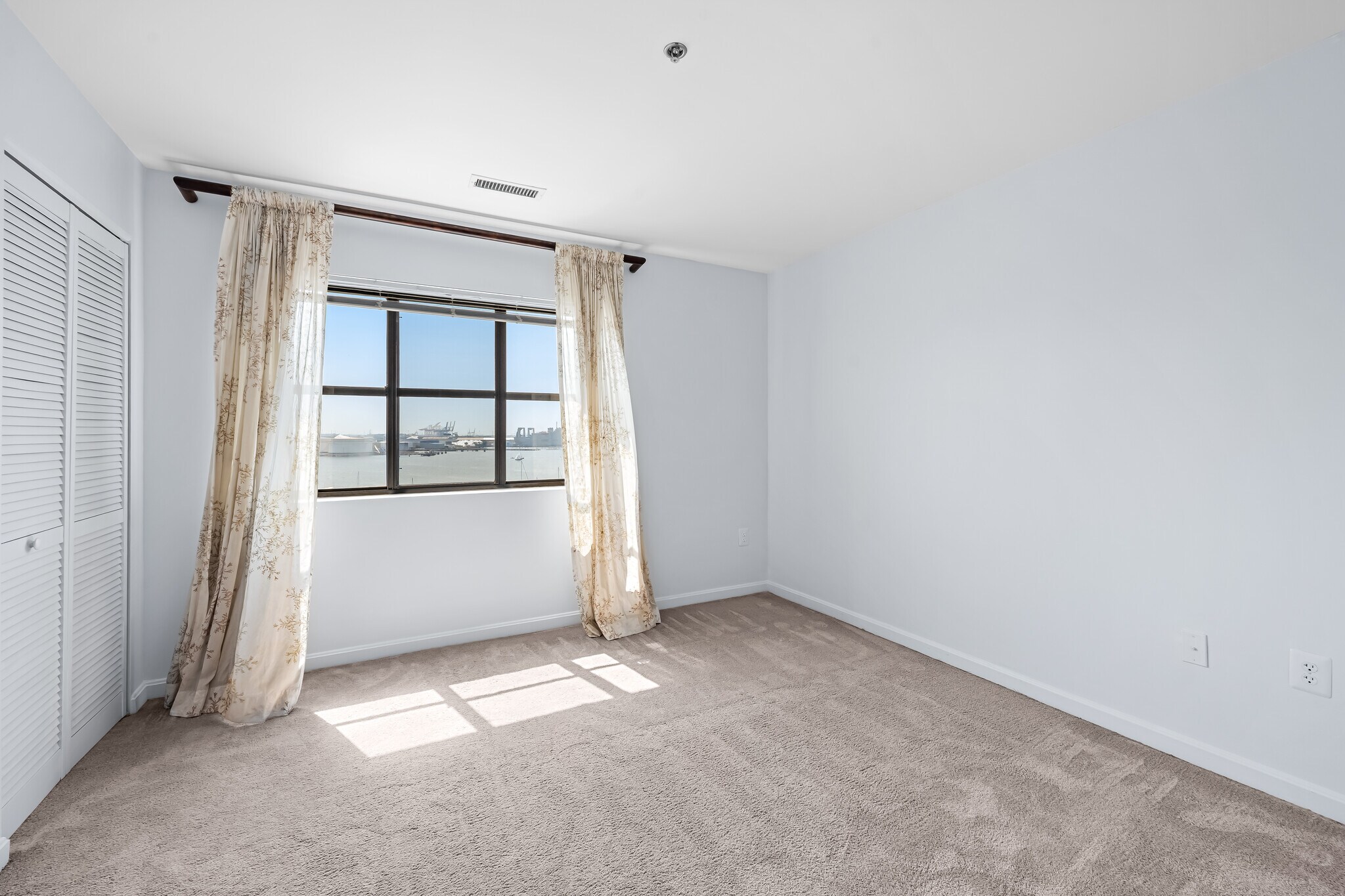 Building Photo - 2702 Lighthouse Pt E