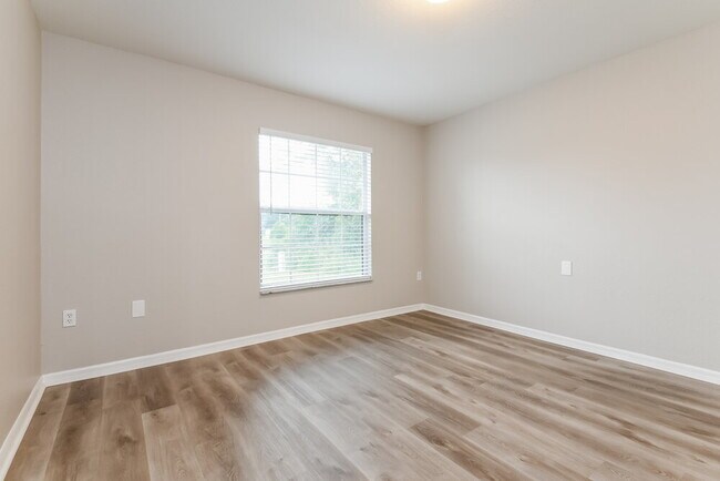 Building Photo - 543 Hummingbird Ct