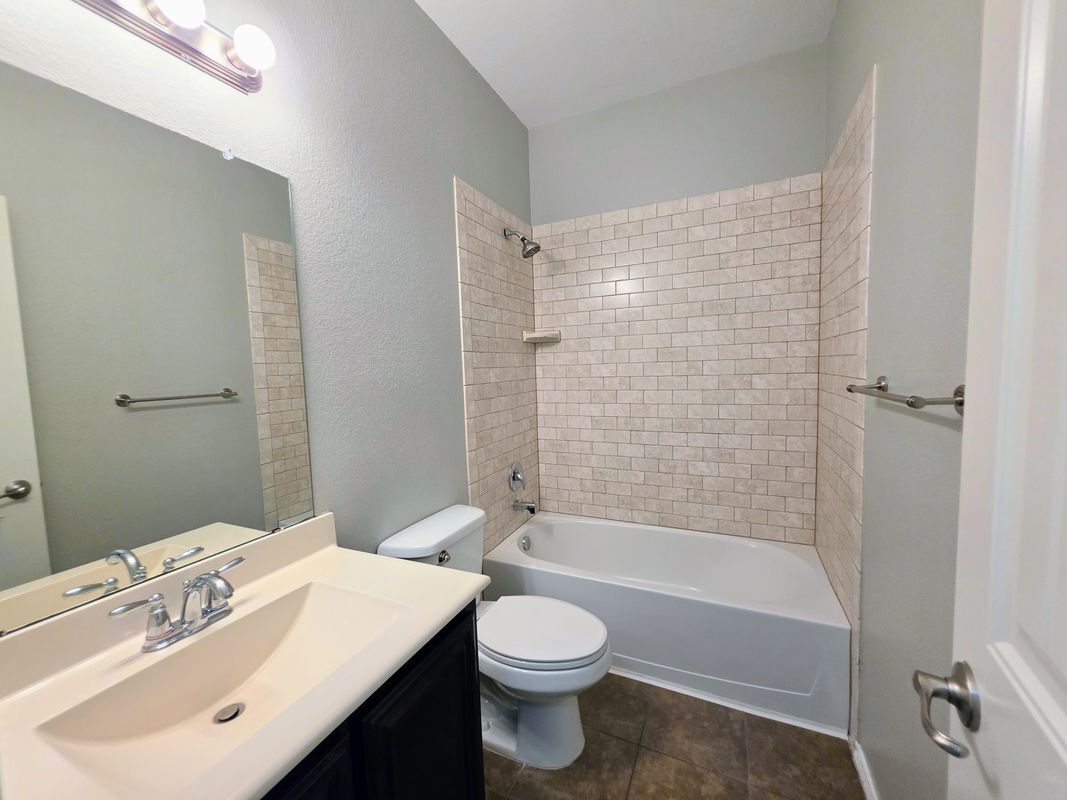 Building Photo - 1809 Rodeo Dr