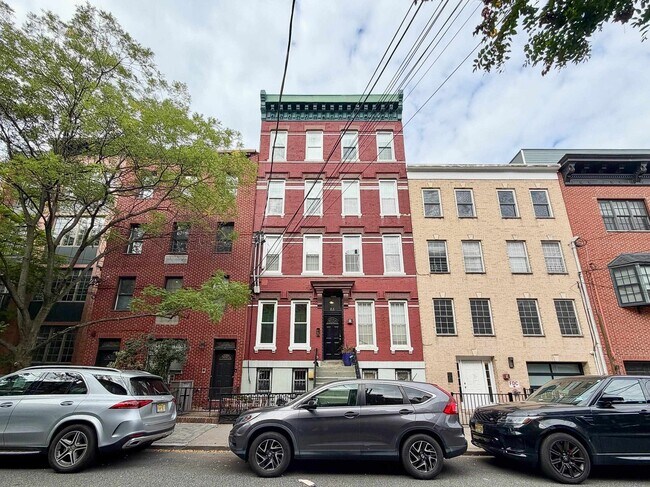 Building Photo - 86 Monroe St