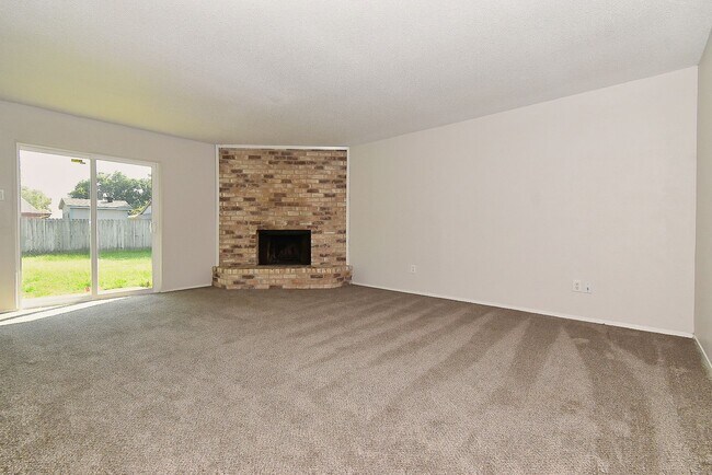 Building Photo - 1703 La Fontaine Ln