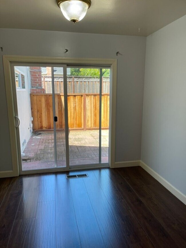 Building Photo - Great location, end of a quiet cul de sac, Cupertino School, spacious rooms