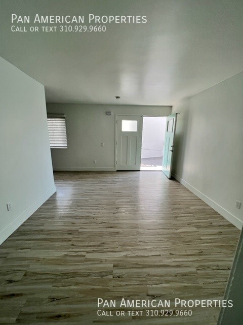 Building Photo - 5136 E Livingston Dr