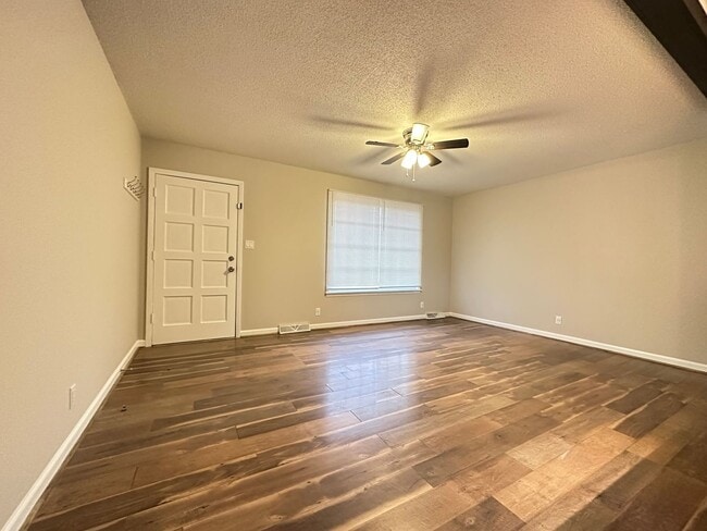 Building Photo - 28 Leonard Dr