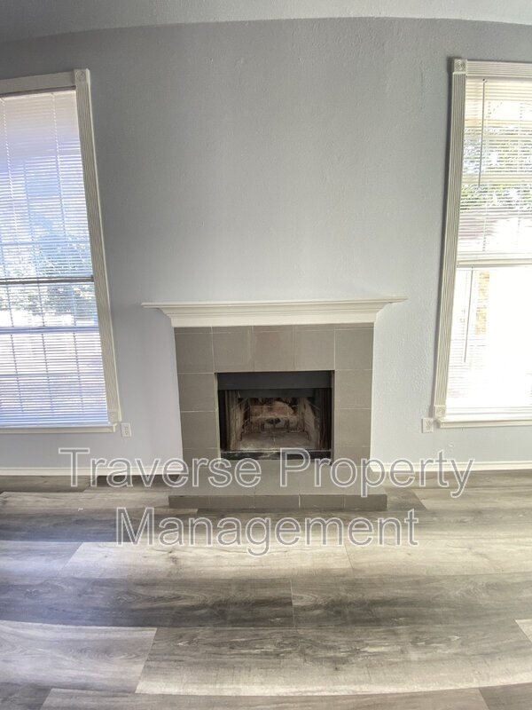 Building Photo - 4150 Briar Hill Dr