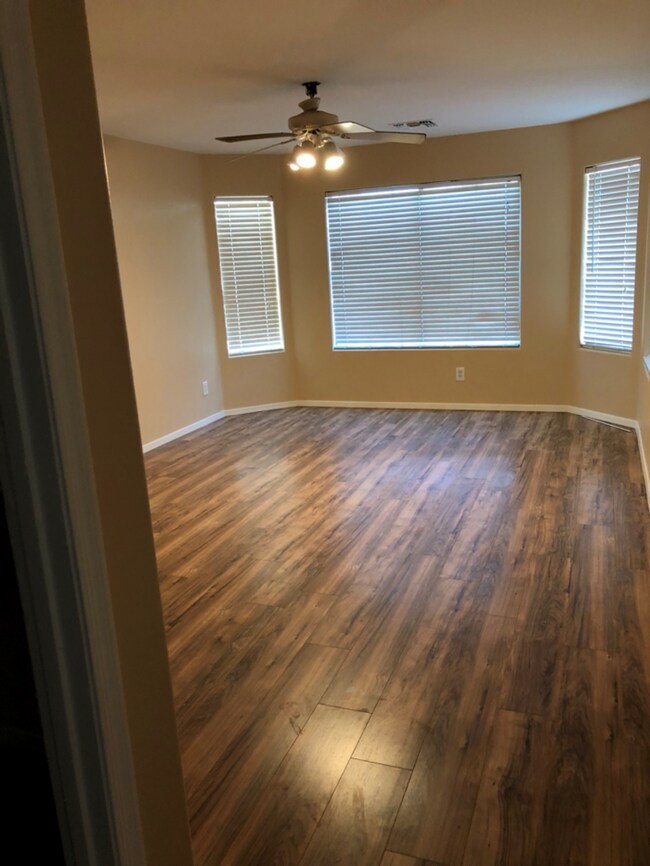 Building Photo - 2Bedroom plus Den-Mountain View & Sparklin...