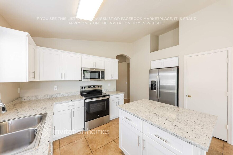 Building Photo - 14807 W Acapulco Ln