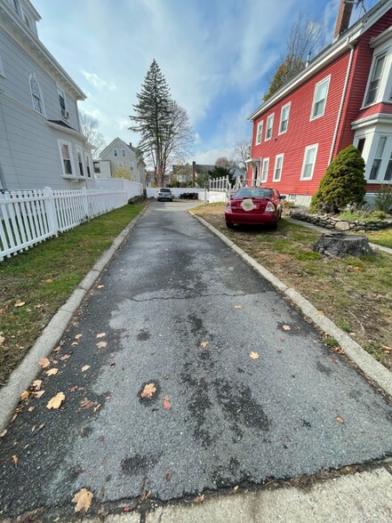 Building Photo - 241 Ash St