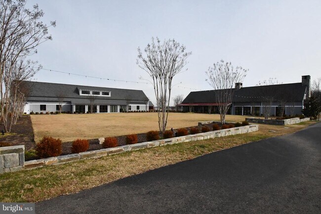 Building Photo - 2105 Hemlock Bay Rd