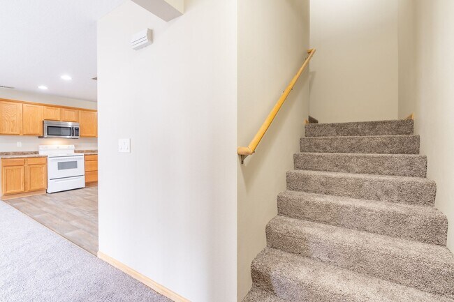 Building Photo - 2 Bedroom 2 Bathroom Town House - Interior Unit