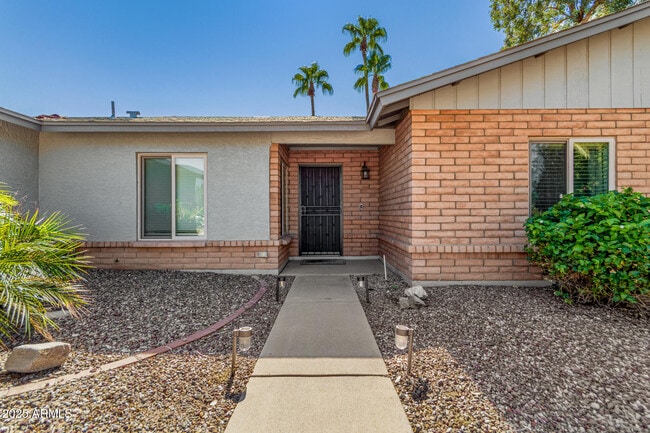 Building Photo - 9245 E Laurel Ln