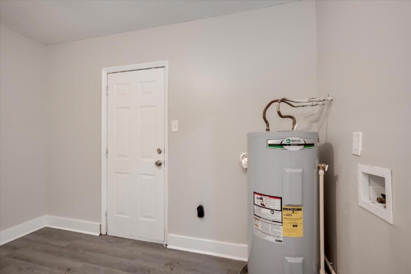 Building Photo - 2922 Dahlia Dr