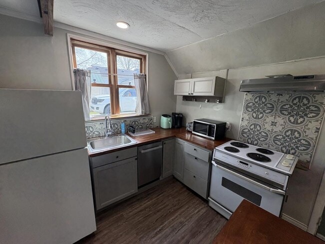 Building Photo - 515 S Washington St