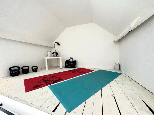 Upper loft (meditation/yoga room) - 1902 Walcott Way