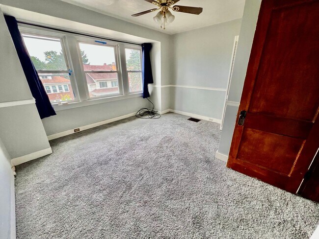 Building Photo - 3 Bed 1.5 Bath- Pittsburgh PA