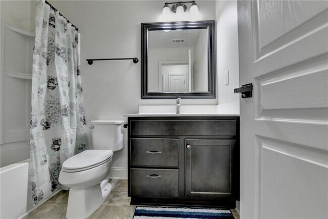 Building Photo - 1640 Primrose Park Rd